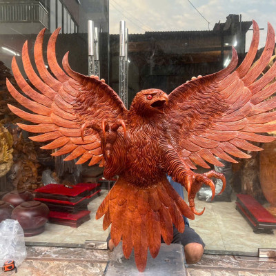 Tượng  con đại  bàng phong thủy cầu tài lộc bằng  gỗ  hương víp 