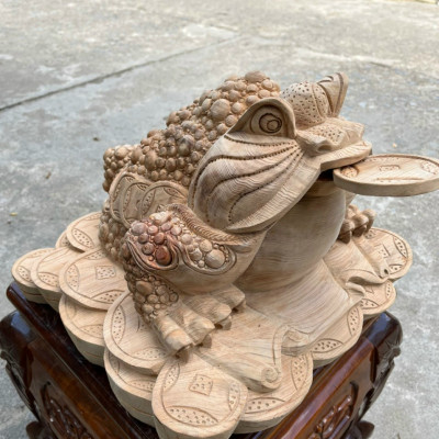 Tượng cóc thiềm thừ ngậm tiền vàng phong thủy hút tài lộc bằng gỗ ngọc am thơm phức kt 40×38×31cm