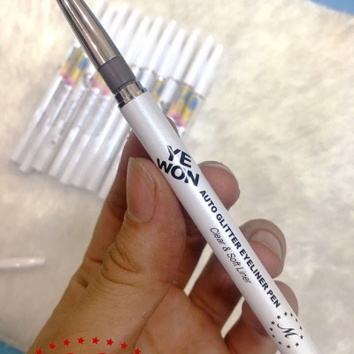 Chì mí kim tuyến Mira Glitter Auto Eyeliner Pen Hàn Quốc No.302 White Pearl tặng kèm móc khoá