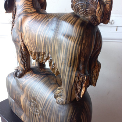 Tượng con chó phong thủy tài lộc bằng gỗ mun hoa đẹp long lanh kt cao 38×32×15cm chưa kệ chân kỷ  