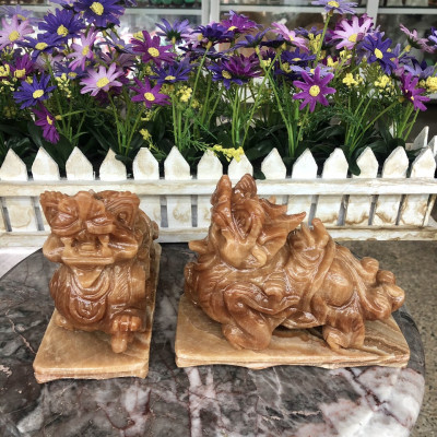 Cặp Tỳ Hưu phong thủy đá cẩm thạch vân gỗ có đế - Dài 15 cm