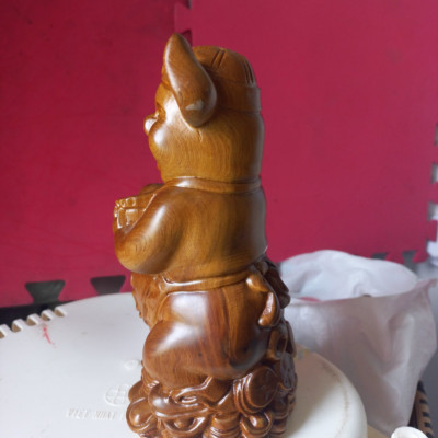 Tượng con heo (lợn )tài lộc phong thủy bằng gỗ bách xanh thơm nức ,kt cao 20×10×10cm