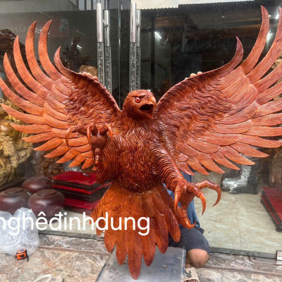 Tượng  con đại  bàng phong thủy cầu tài lộc bằng  gỗ  hương víp 