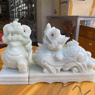 Cặp Tỳ Hưu phong thủy tài lộc đá cẩm thạch trắng xanh có đế - Dài 20 cm