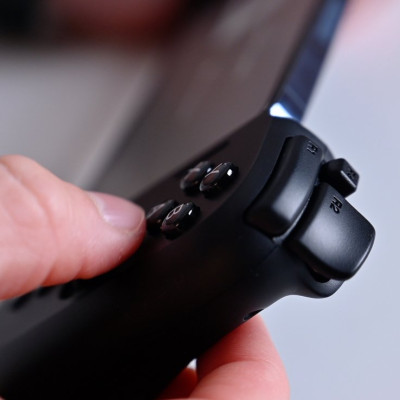 [Mới, hàng chính hãng] Tay cầm điện thoại Razer Kishi V2-Gaming Controller for iPhone