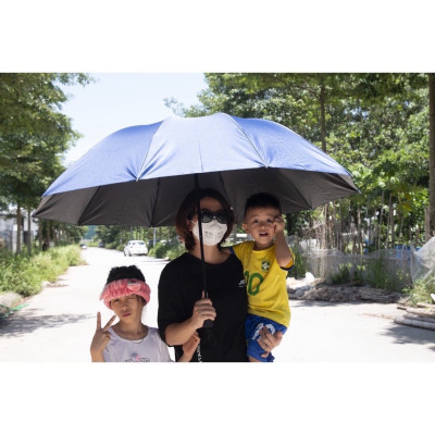 Dù che mưa nắng ,vải dù với  2 lớp chống tia UV , chống thấm nước , tay cầm chắc chắn , màu sắc trẻ trung , hiện đại , xếp gọn là phụ kiện che   mưa , nắng 