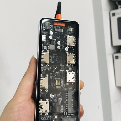 Hub Wiwu Cyber 12in1 USB-C CB012 kết nối nhiều thiết bị hơn với nhiều cổng, chất liệu nhôm và mặt nhựa trong suốt để lộ ra phần vi mạch bên trong- Hàng chính hãng