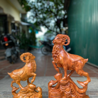 Tượng con dê phong thủy bằng gỗ hương đá kt cao 30×19×7cm
