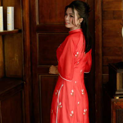 Áo dài cách tân thiết kế đỏ 4 tà thêu hoa lá ( size XL )