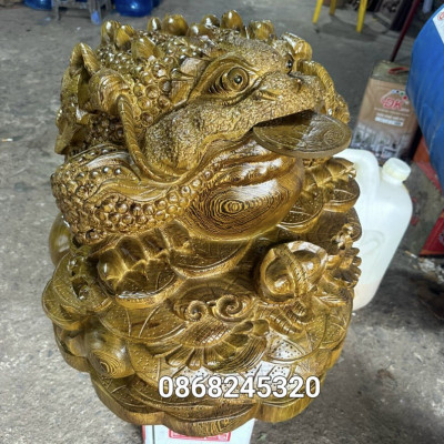 Cóc ngậm đồng tiền phong thủy  bằng gỗ mun đuôi công kt 47×47×40cm