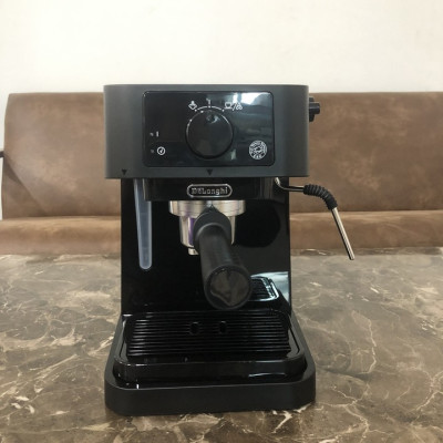 Máy pha cà phê Delonghi EC235.BK công suất 1100W, pha Espresso đánh bọt sữa capuchino, latte - Hàng nhập khẩu