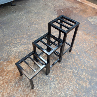 Kệ (giá) sắt để chậu hoa cây cảnh, mặt Vuông 20x20,25x25 ,30X30 cm có thanh giằng 4 chân Cao 35-40-45-50-55-60-65-70 Thép hộp 20mm ( Hàng Chính Hãng )