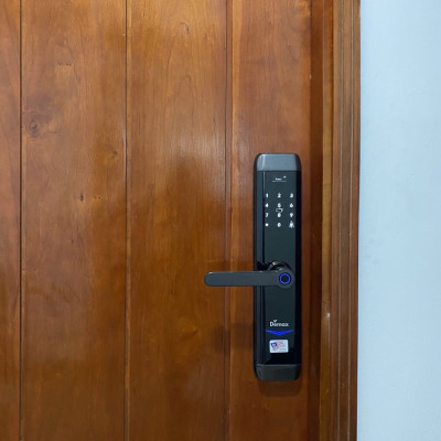 Khóa vân tay thông minh DEMAX SL768 BN