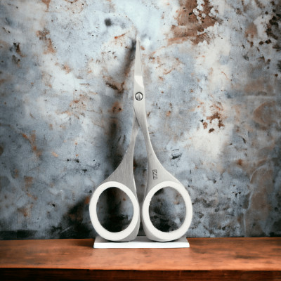 Kéo Tỉa Lông Mày Kai KQ3113 (Màu Trắng)