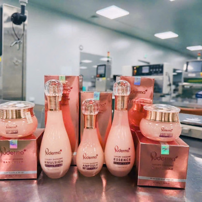 Tinh chất Huyết thanh tái tạo phục hồi Luxury Exosome Ampoule 50ml, phiên bản nâng cấp từ dưỡng hỗ trợ xóa nám Puderma White Jade Serum 50 ml : dưỡng trắng, mờ nám, tàn nhang, tái tạo những tế bào mới, dưỡng trắng, mờ nám, tàn nhang, làm săn chắc làn da.