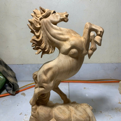 Tượng con ngựa phong thủy bằng gỗ ngọc am thơm nức kt cao 40x20x10cm 