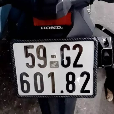 Ốp biển số Sơn CARBON gắn nhiều loại xe máy Sirius Wave Dream Rsx Exciter Winner Sonic PCX SH...