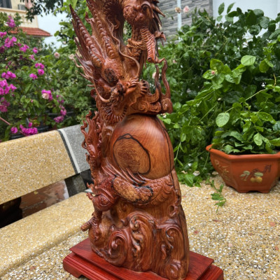 Tượng con rồng ,nhất long vờn ngọc trang trí phong thủy bằng gỗ cẩm đẹp long lanh kt cao 62×29×14cm