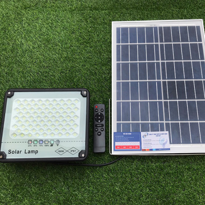 Đèn Năng Lượng Mặt Trời Chống Lóa 100W Vỏ Nhôm Nguyên Khối
