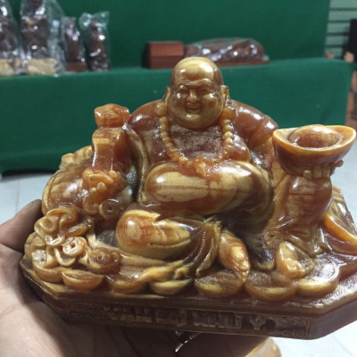 Tượng phật di lặc dâng tiền vàng mini  bằng gỗ huyết long kt 15×9×9cm