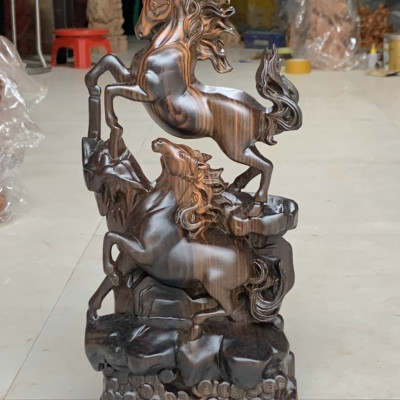 Tượng con ngựa song mã uyên ương , trang trí phong thủy hút tài lộc bằng gỗ mun hoa kt cao 40×20×9cm