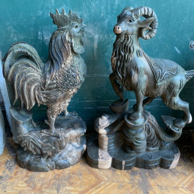 Tượng điêu khắc con gà trống phong thủy bằng gỗ mun hoa kt cao 30cm