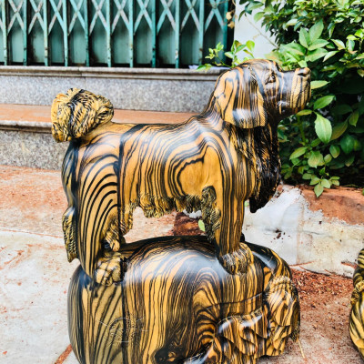 Tượng con chó phong thủy tài lộc bằng gỗ mun hoa đẹp long lanh kt cao 38×32×15cm chưa kệ chân kỷ  