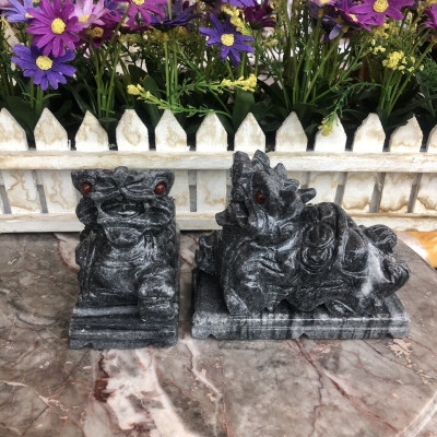 Cặp Tỳ Hưu cẩn mắt đỏ phong thủy đá cẩm thạch vân đen - Dài 12 cm