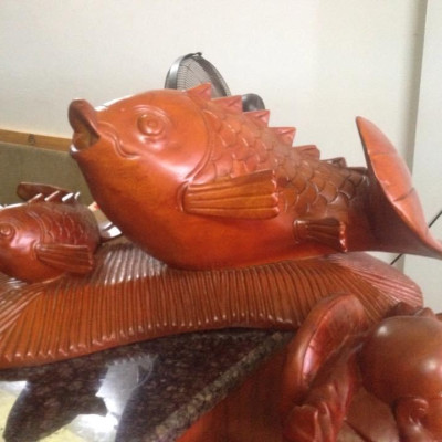 Tượng Cá Chép Mẹ Con Gỗ Gõ Mỹ Nghệ Size Dài 60cm Cao 30cm Ngang 25cm Anh Chị Trưng Phòng Khách Nhà, Công Ty, Trên Bàn Uống Trà , Quà Biếu Tặng ý nghĩa cá chép có cá có tiền tài lộc ạ