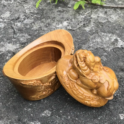 Cặp linh vật tỳ hưu và thiềm thừ trấn hũ vàng ,trang trí phong thủy hút tài lộc bằng gỗ bách xanh thơm phức kt 15×12×8cm