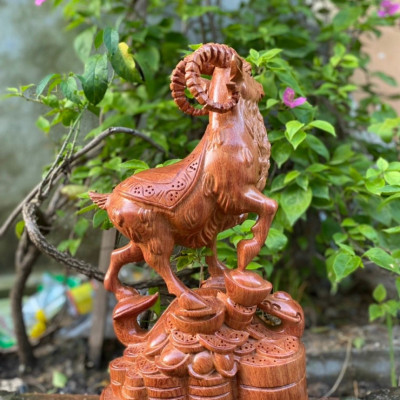 Tượng con dê phong thủy hút tài lộc bằng gỗ hương đá kt 50×17×13cm