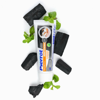 [ Mua 2 tặng 1 bàn chải ] Kem đánh răng than hoạt tính Pierrot Charcoal làm sạch và trắng răng 75ML