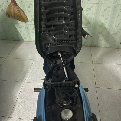 Cây chống nâng yên xe máy (ty pen yên)