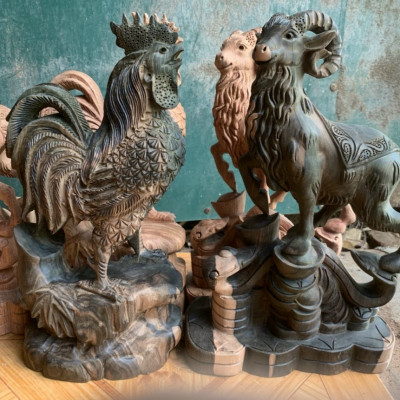 Tượng điêu khắc con gà trống phong thủy bằng gỗ mun hoa kt cao 30cm