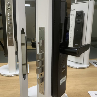 Khóa cửa vân tay điện tử thông dùng app cao cấp cửa nhôm, cửa gỗ, cửa lõi thép, cửa đố lớn chống nước, khóa cửa Smart Lock bảo hành 30 tháng Chính Hãng DILLOCK DL882