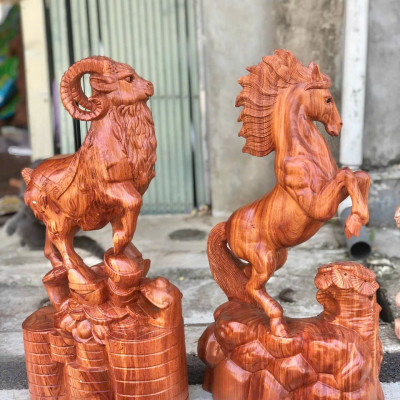 Tượng con ngựa phong thủy bằng gỗ hương đá kt cao 60cm 