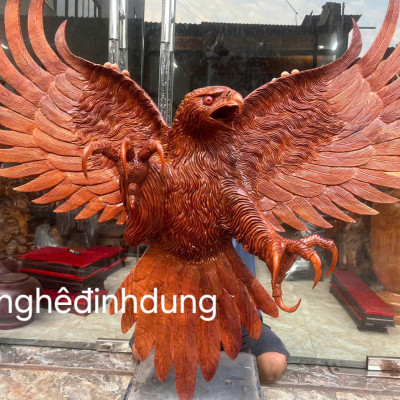 Tượng  con đại  bàng phong thủy cầu tài lộc bằng  gỗ  hương víp 