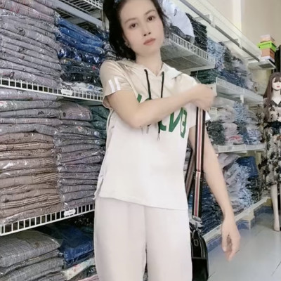 Set áo quần thể thao có nón acetate cao cấp.