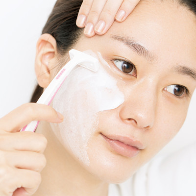 Set 03 chiếc dao cạo mặt Kai Pretty, lưỡi bằng thép không gỉ tráng mạ phủ 2 lớp titanium sắc bén và bền bỉ - nội địa Nhật Bản