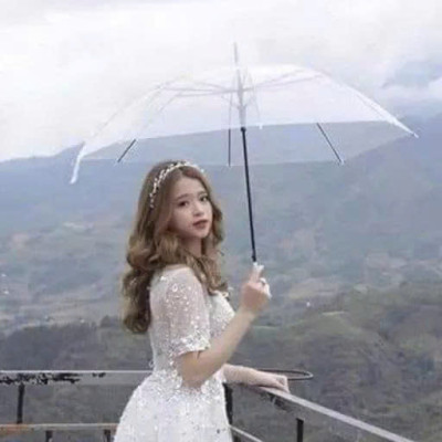 Dù Trong Suốt Thời Trang Cán Cong – Che Mưa Hiệu Quả, Nhẹ Nhàng Và Thanh Lịch