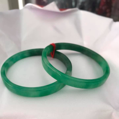 Cặp Vòng Cẩm Thạch Bản Vuông 52mm Xanh Ngọc Lý Đậm Bóng Đẹp  Ni 52mm x cao 7mm x dầy 4mm  Nữ Mạng Thủy Mộc Hỏa 50kg -> 56kg đeo ạ