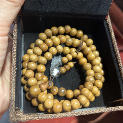 Chuỗi Vòng Tay , Chuỗi Niệm Phật  Hạt Gỗ Bách Xanh Gỗ Thơm + Tặng Hộp Gấm ( Mian .vn )