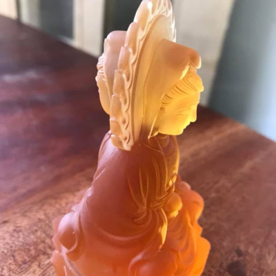 Tượng Phật Bà Quan Âm 2 Mặt đá lưu ly vàng đậm đẹp ĐỂ TRONG XE HƠI hoặc BÀN cao 10cm đk 6cm mệnh KIM mệnh THỔ và THỦY ạ