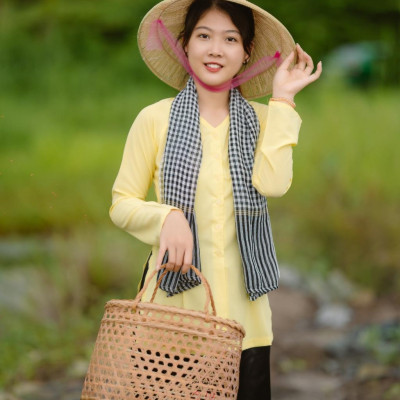 Bộ bà ba lụa vàng quần phi đen - Có bộ bà ba Bigsize- may sỉ bà ba toàn quốc - May bộ bà ba theo yêu cầu