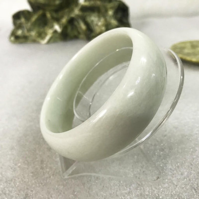 Vòng tay đá trắng tự nhiên cho nam mệnh Thủy và Kim cao từ 2.3 đến 2.5 cm đủ size