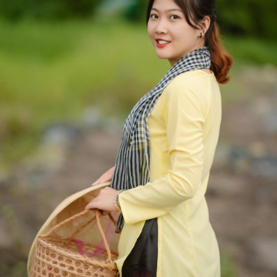 Bộ bà ba lụa vàng quần phi đen - Có bộ bà ba Bigsize- may sỉ bà ba toàn quốc - May bộ bà ba theo yêu cầu