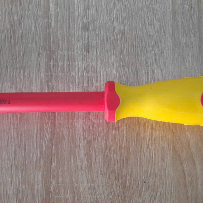 Tua vít vặn đai ốc cách điện 1000V VDE 14mm x 125mm SATA 61414