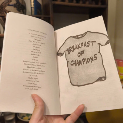 Sách - Breakfast of Champions by Kurt Vonnegut | Vintage Classic Science Fiction English Book