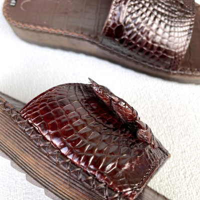 Dép nam quai ngang da cá sấu đế cao 3cm 2 loại móng, trơn 2 màu nâu đen DCS200