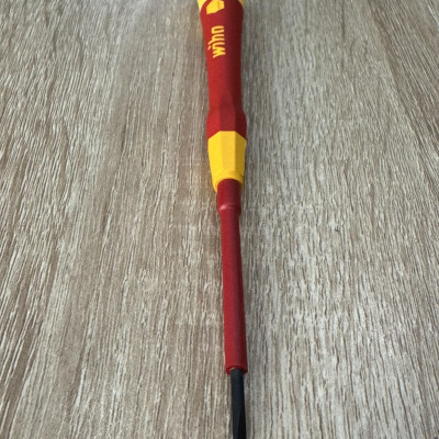 Tua vít cách điện đầu dẹp Wiha 42376 (2.5 x 65 x 167)